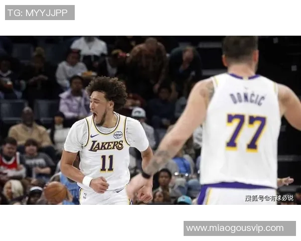 湖人海斯展现全能实力助球队重返巅峰引发球迷热议