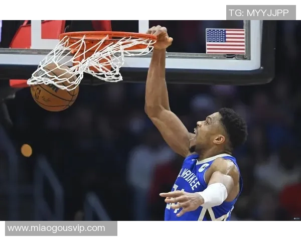 公鹿轻取马刺，字母哥砍下28分，彰显巨星风范