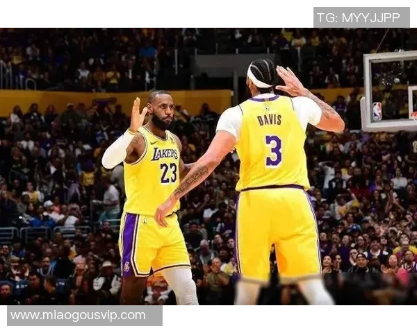 湖人战胜掘金,詹姆斯强势表现带领球队晋级季后赛 湖人战胜掘金,詹姆斯强势表现带领球队晋级季后赛