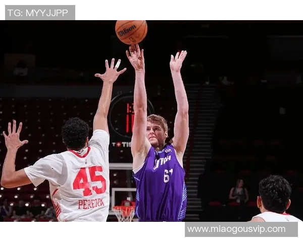 爵士队拥有一流内线，成为西部强队