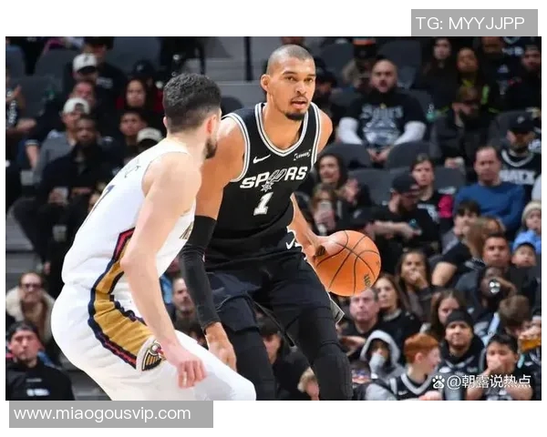 马刺队再次制胜,全队士气大振:新时代篮球传奇的再度崛起 马刺队再次制胜,全队士气大振:新时代篮球传奇的再度崛起